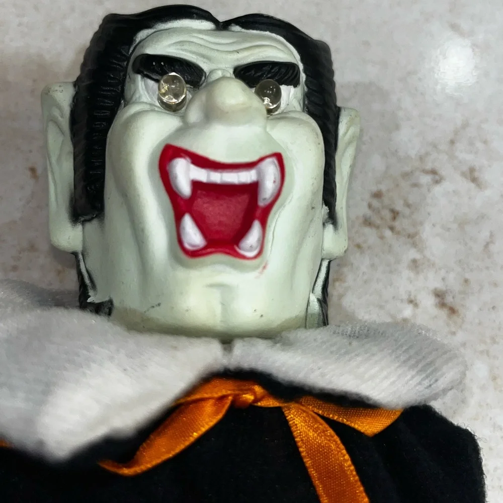 Rare Vintage Halloween Dracula Puppet Toy Animated Lights Scary Sounds